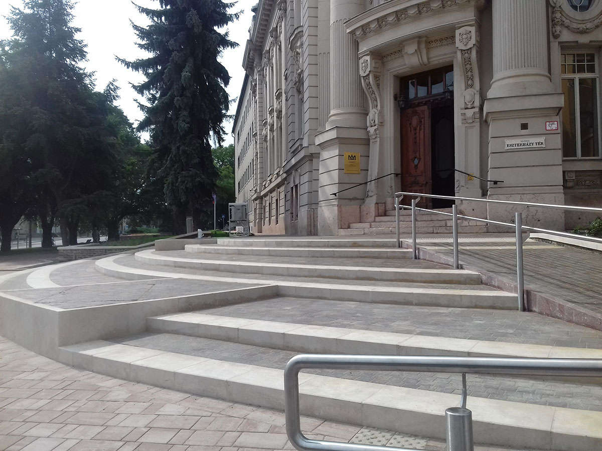Eger Belváros sétálóutca kőburkolás
